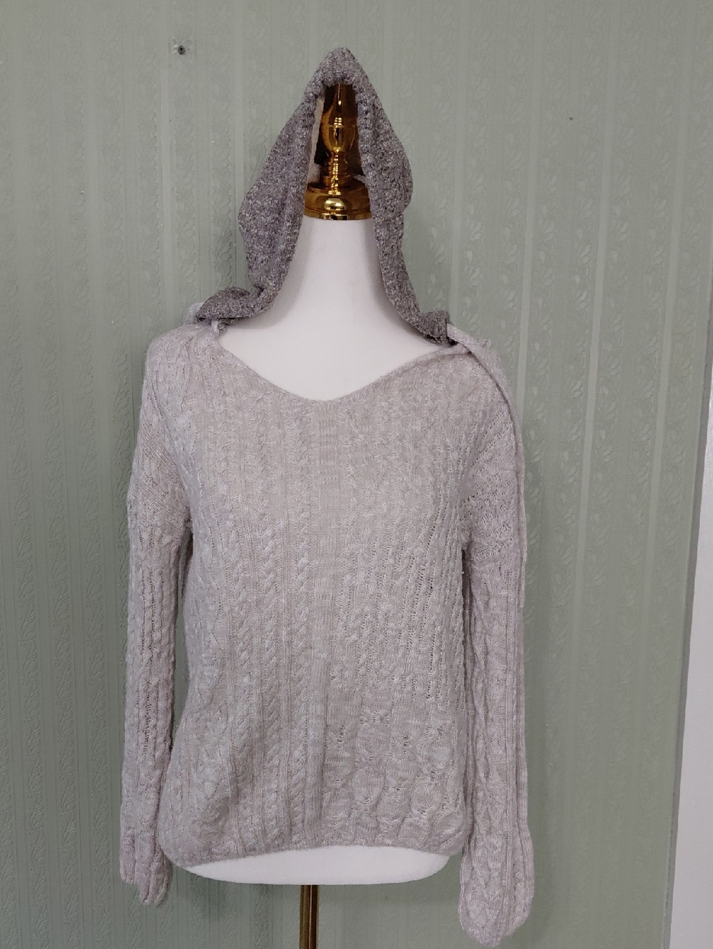 DEMOCRACY Light Cremish Grey Hooded Cable Knit Sweater brown Hood Casual Chic